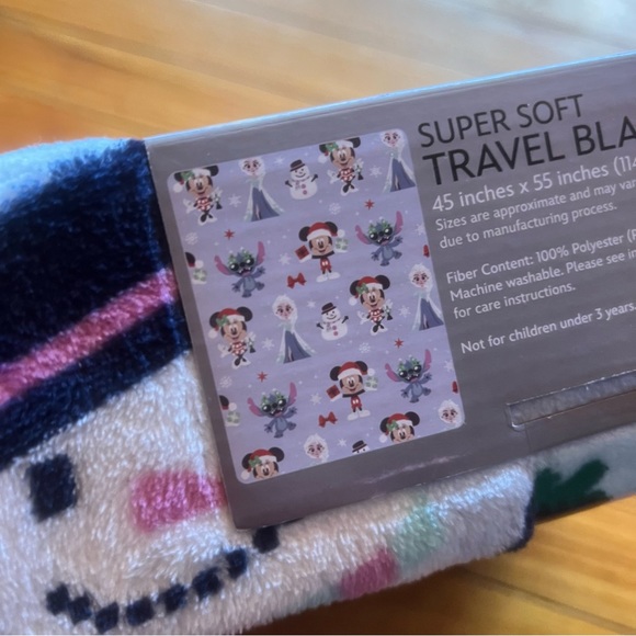 Disney 100 travel size fleece blanket - Picture 4 of 5